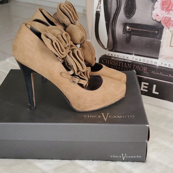 Vince Camuto Heels - Picture 4 of 8